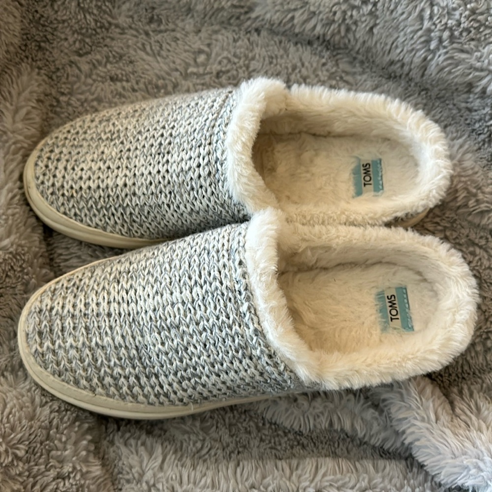 Toms slippers